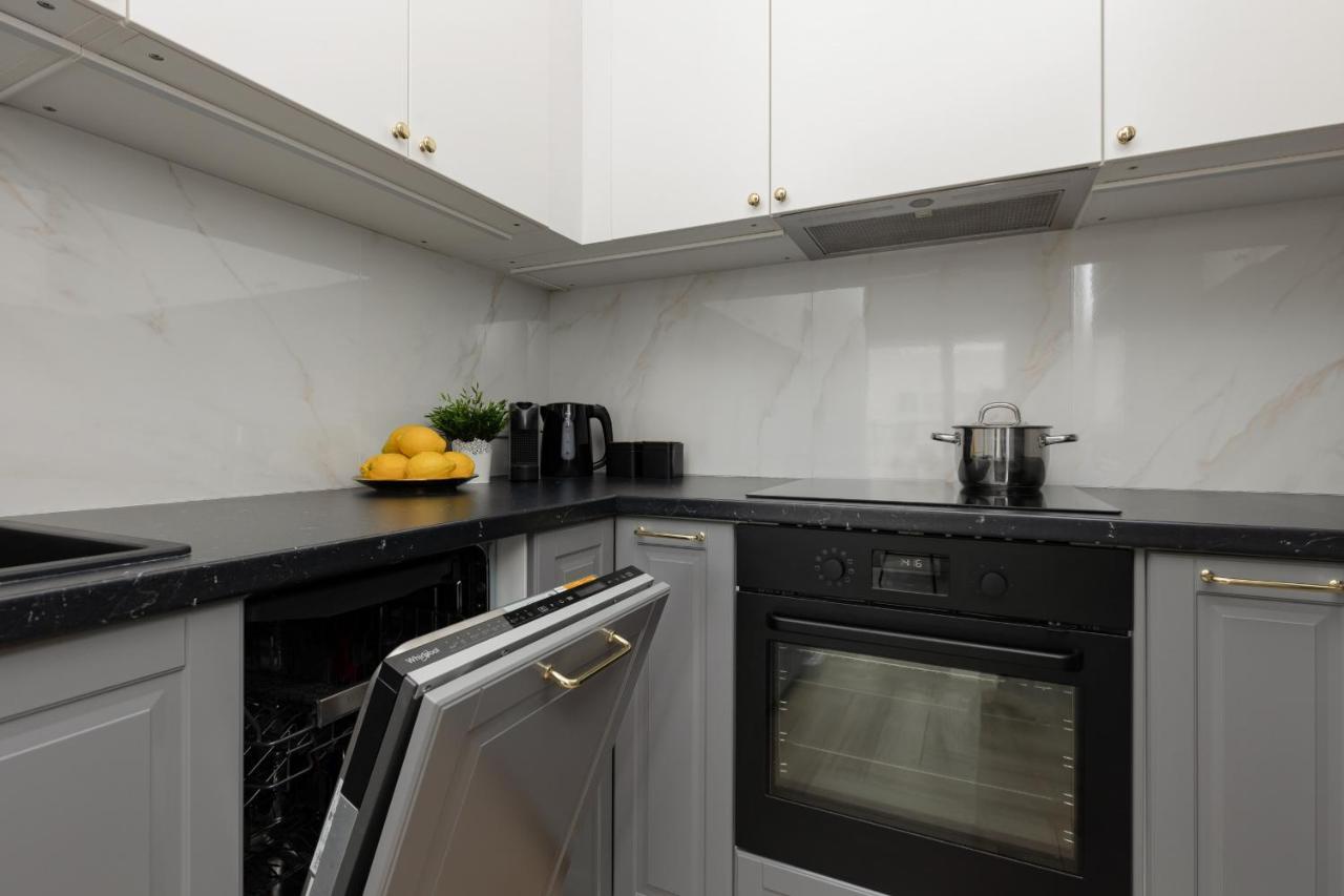Stylish Apartment Kolejowa & Parking & Balcony By Noclegi Renters Varsovia Exterior foto