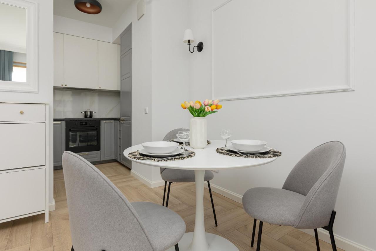 Stylish Apartment Kolejowa & Parking & Balcony By Noclegi Renters Varsovia Exterior foto